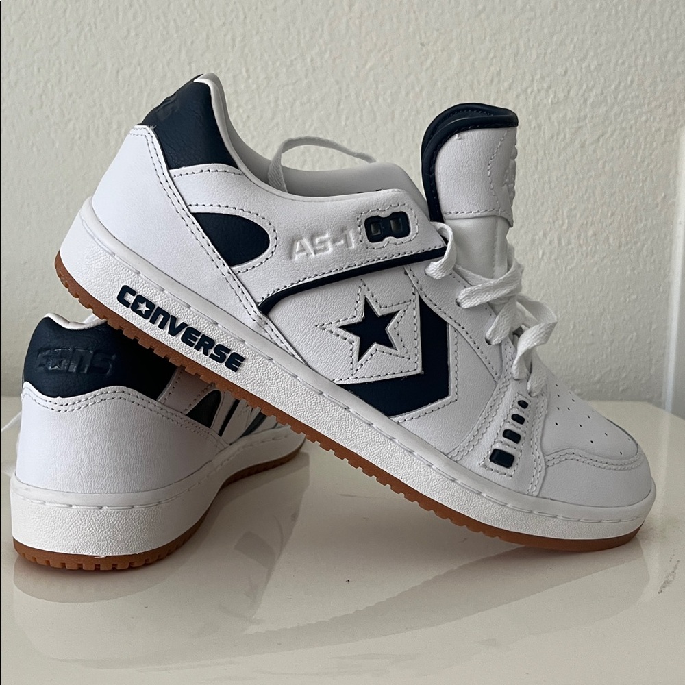 Converse Men's Teens unisex White and Navy leather Sneakers
